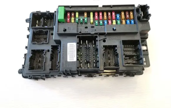 Ford Edge II Fuse module DG9T14B476B FU5T15604