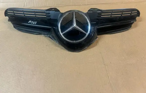 Mercedes-Benz SLK AMG R171 Front bumper upper radiator grill A1718880060