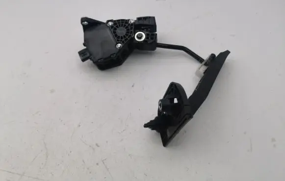 Toyota RAV 4 (XA50) Accelerator throttle pedal 7811042070 2701000080