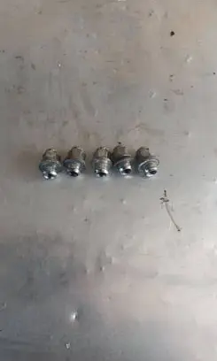 Toyota Corolla Verso AR10 Nuts/bolts 