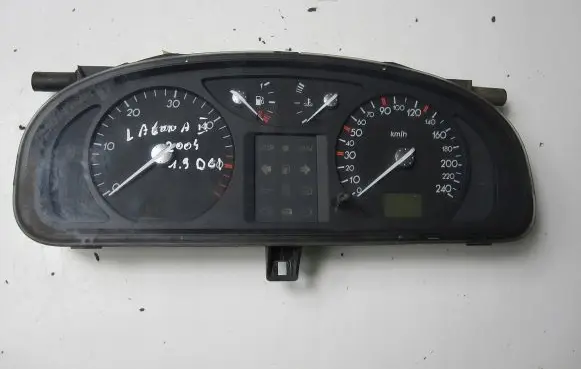 Renault Laguna II Speedometer (instrument cluster) 8200328436