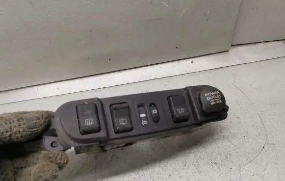 Chrysler PT Cruiser A set of switches 04671673AA