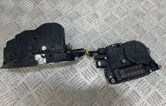 BMW X6 E71 Front door lock 7315022