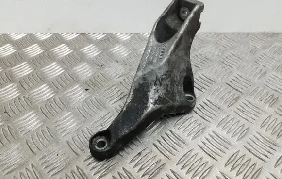Audi A4 S4 B6 8E 8H Engine mounting bracket 8E0199307S