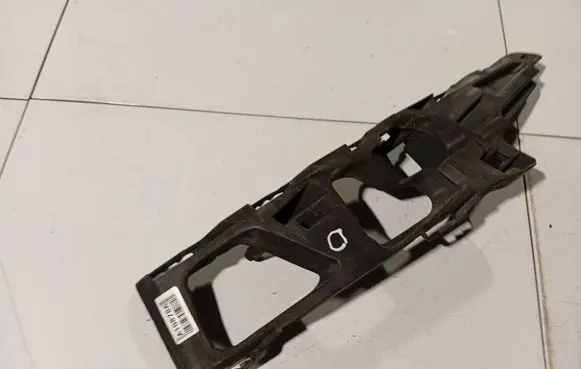 Ford Mondeo MK IV Front bumper mounting bracket BS7117E856A BS71-17E856-A