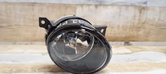 Volkswagen Jetta V Front fog light E13B02