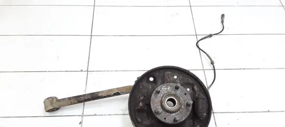 Land Rover Freelander Rear wheel hub spindle/knuckle 