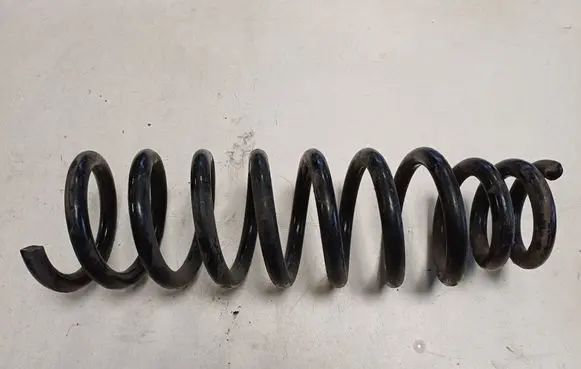 Volkswagen Touareg I Front coil spring