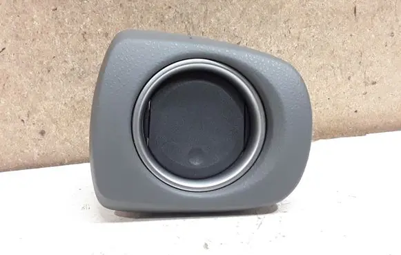 Toyota Yaris Dashboard side air vent grill/cover trim