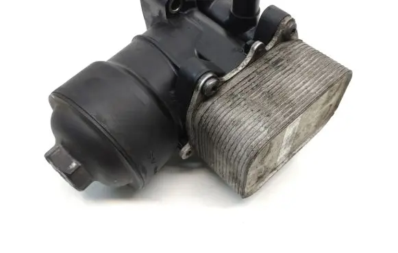 Volkswagen PASSAT B7 Engine oil radiator 03l117021c 03l115389c