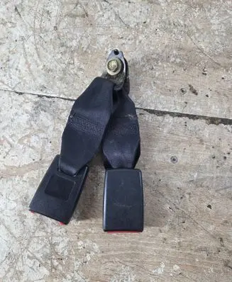 Mazda 3 I Rear seatbelt buckle
