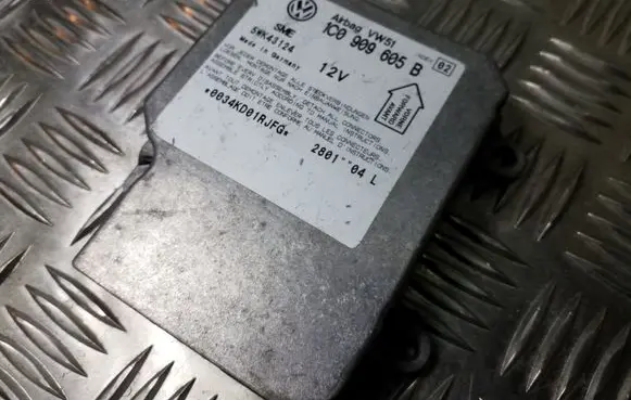 Volkswagen Golf IV Airbag control unit/module 1J0909605B