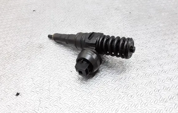 Volkswagen Golf IV Fuel injector 038130073AJ
