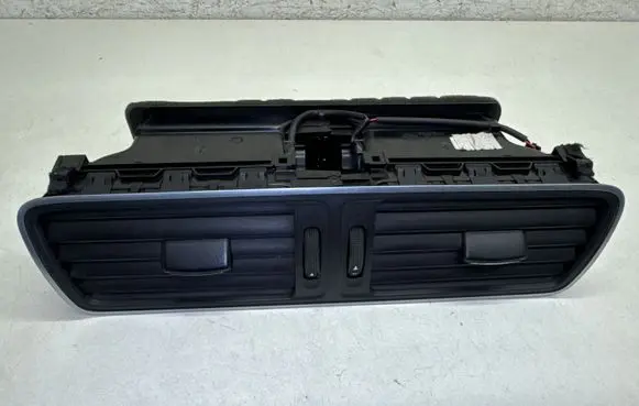 Volkswagen PASSAT B7 Dash center air vent grill 3AB819728A
