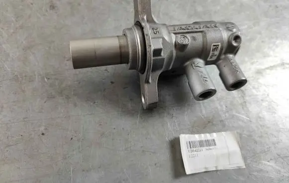 Jaguar F-Pace Master brake cylinder T2H42221 T2H7388