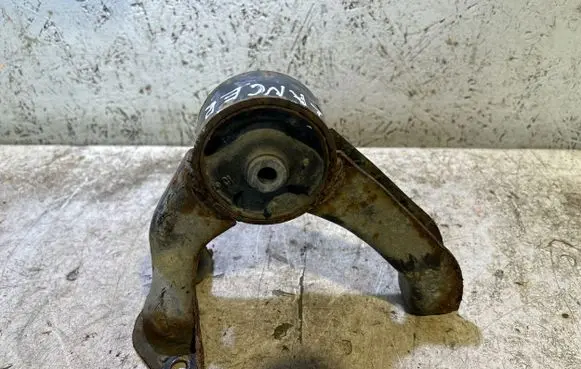 Mitsubishi Lancer X Engine mount bracket