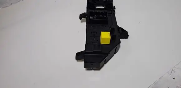 Opel Signum Fuse module 13181984 518777206