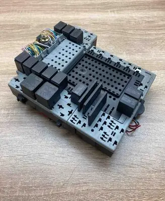 Volvo V70 Fuse module 9452778 00W304