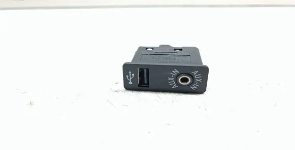BMW X3 F25 USB socket connector 9237653