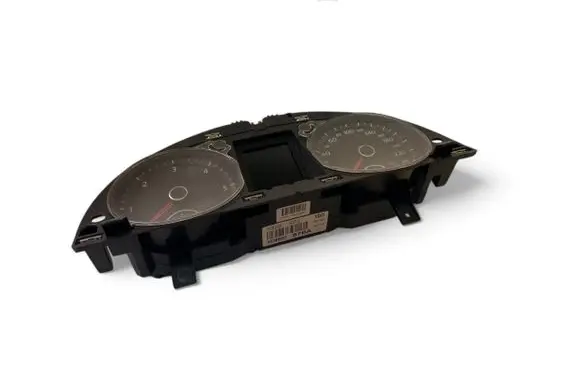 Volkswagen PASSAT B6 Speedometer (instrument cluster) 3C8920870A