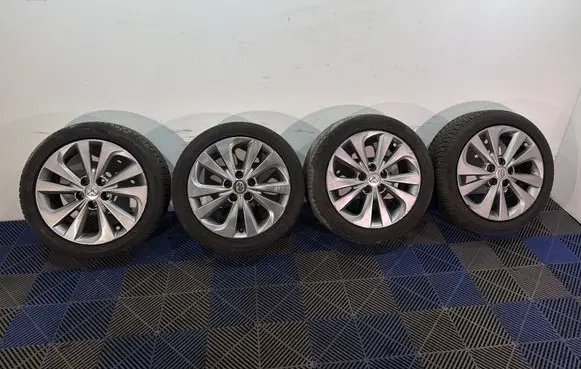 Toyota Auris E180 R17 alloy rim 