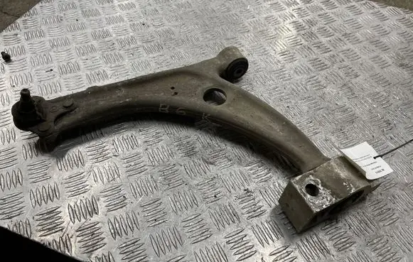 Volkswagen PASSAT B7 Front lower control arm/wishbone