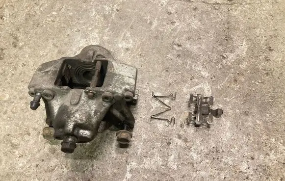 Lexus IS 200-300 Rear brake caliper