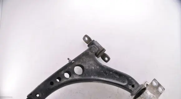 Opel Insignia B Front lower control arm/wishbone 84198832