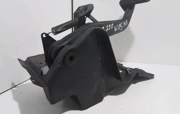 Mercedes-Benz C W203 Brake pedal 2032900619 SD3733