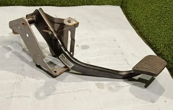 Land Rover Defender Brake pedal M8B22D094AB