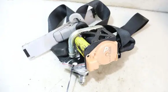 Mazda CX-7 Front seatbelt