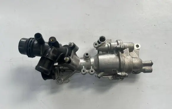 Mercedes-Benz C W205 Water pump A2742000307 ZGS002 130117