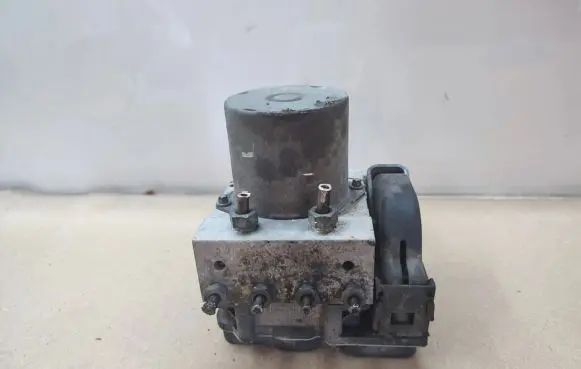 Mercedes-Benz B W245 ABS Pump 265950618