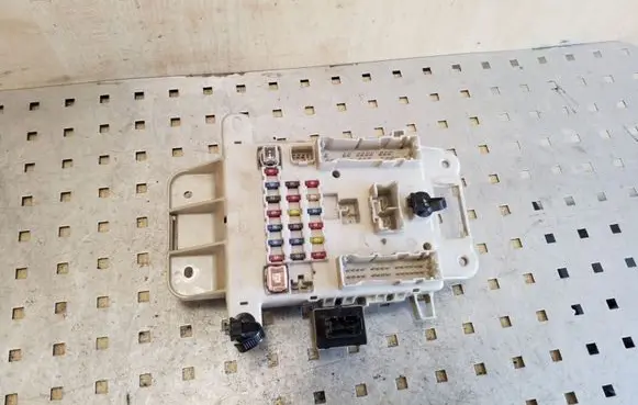 Toyota RAV 4 (XA20) Fuse module