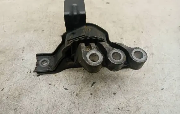 Opel Antara Engine mount bracket X04908