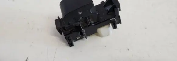 Toyota Yaris Electric window control switch 8292182
