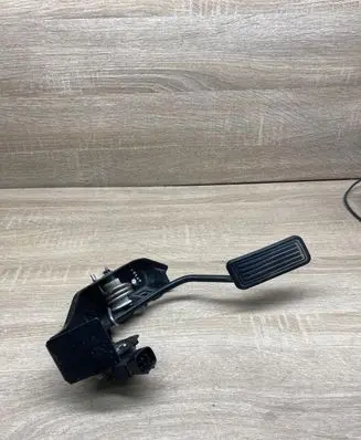 Toyota Avensis T250 Accelerator throttle pedal 8928152021 1983003041