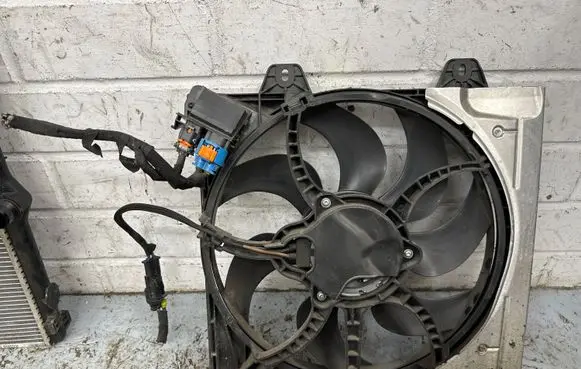 Opel Mokka B Electric radiator cooling fan 9829220580