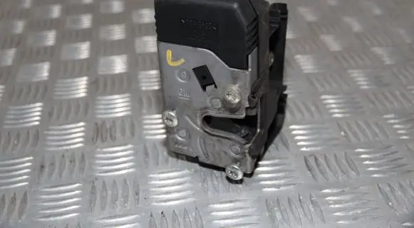 Opel Vivaro Front door lock 8200008247 91166228