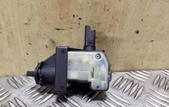 Fuel tank cap lock motor