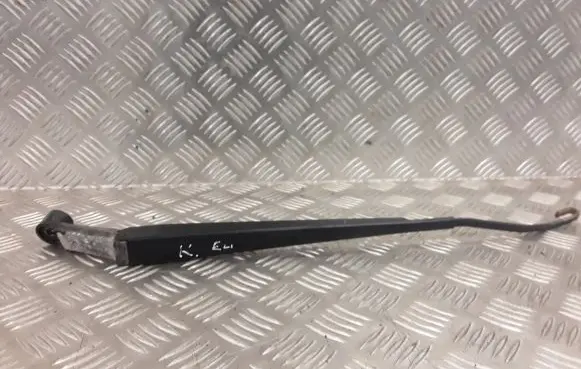 Toyota Avensis T250 Front wiper blade arm 6597