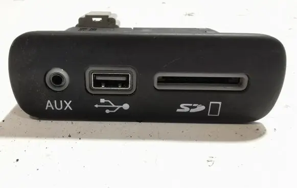 Dodge Challenger USB socket connector 68206384AC