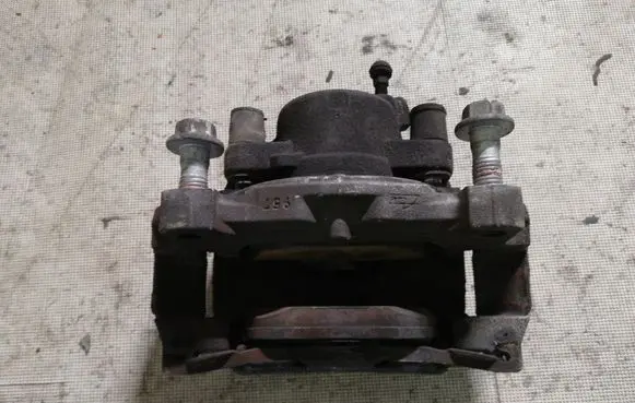 Land Rover Evoque I Front brake caliper