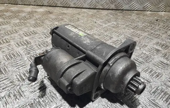 Volkswagen Golf IV Starter motor 02A911024G D7RS130