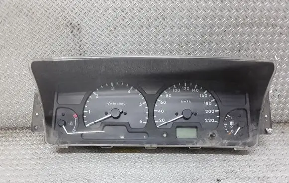 Land Rover Discovery Speedometer (instrument cluster) YAC114022