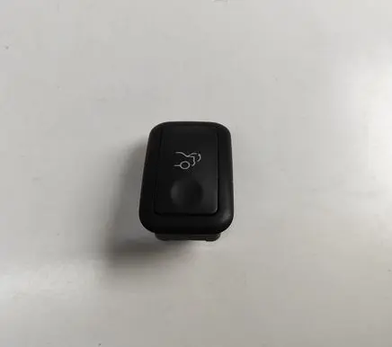 Mercedes-Benz C W204 Tailgate/boot open switch button A2048707051