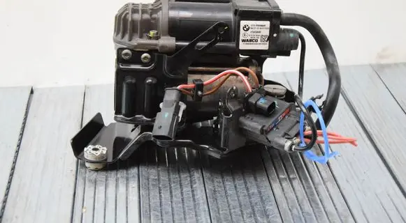 BMW 5 G60 G61 Air suspension compressor/pump 6894904