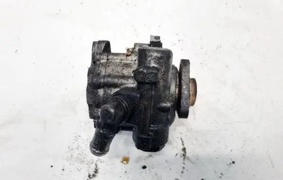 Skoda Superb B5 (3U) Power steering pump 8D0145156