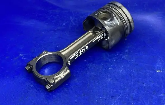 Nissan Qashqai Piston with connecting rod 7657H