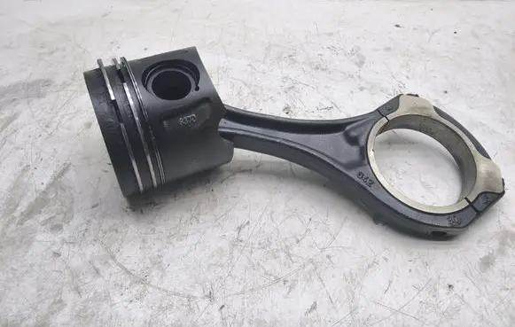 Mercedes-Benz E A207 Piston with connecting rod 8370
